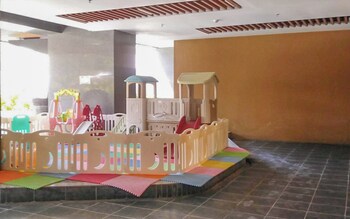 1br good designed at grand sungkono lagoon apartment