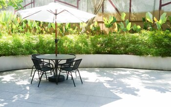 comfy and classic studio at grand sungkono lagoon apartment