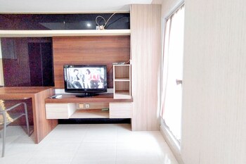 comfy and classic studio at grand sungkono lagoon apartment