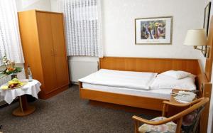 Hotel Restaurant Pempel,Grossalmerode>>Baunatal,3 star
