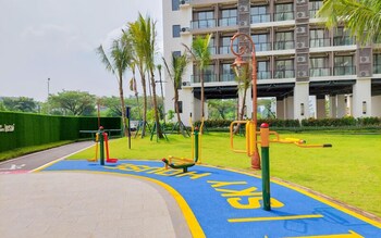 modern look and homey studio at apartment sky house bsd