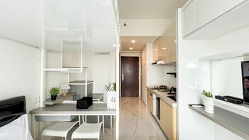 modern look and homey studio at apartment sky house bsd