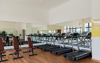 modern look and homey studio at apartment sky house bsd