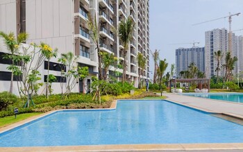 modern look and homey studio at apartment sky house bsd