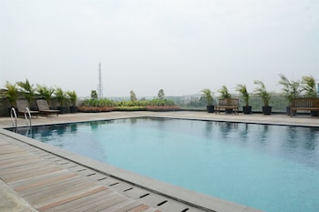 modern look and homey 2br apartment tree park city bsd