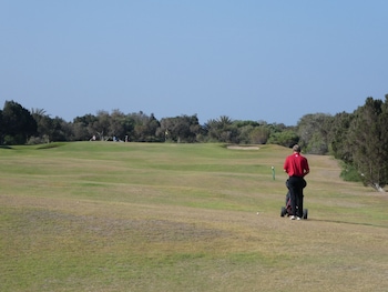 al bouhaira abyad art and golf