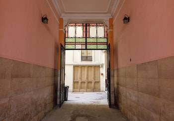 onlyrooms v central and train station