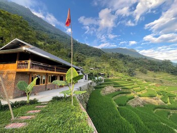 bees homestay sapa and trekking