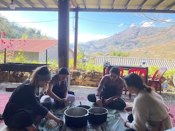 bees homestay sapa and trekking