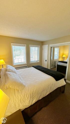 blue mtn 1 bedroom with mountain view