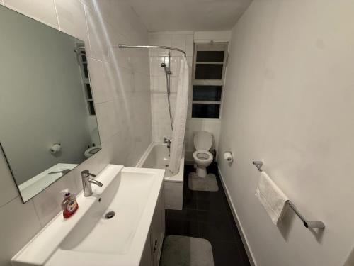 covent garden 1 bed apt sleeps 4 7 min to station