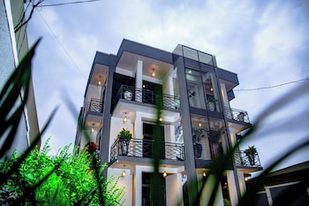 apartment sleeps 4 parking balcony