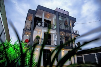 apartment sleeps 4 parking balcony
