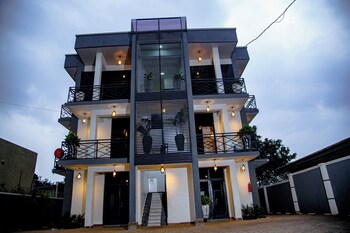 apartment sleeps 4 parking balcony