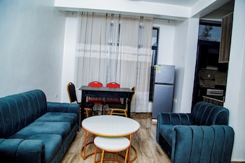 apartment sleeps 4 parking balcony