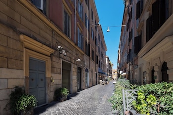 Modern Apt Near Piazza Di Spagna,,0 star