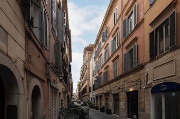 Modern Apt Near Piazza Di Spagna,,0 star