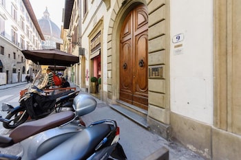 cozy and charming florentine hideaway