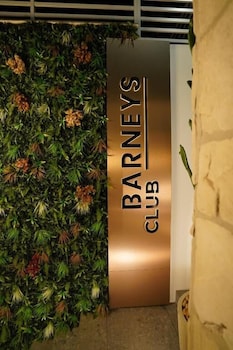 barneys club bandb
