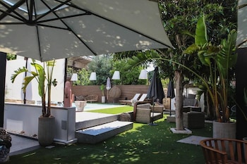 barneys club bandb