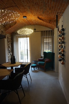 decanter house