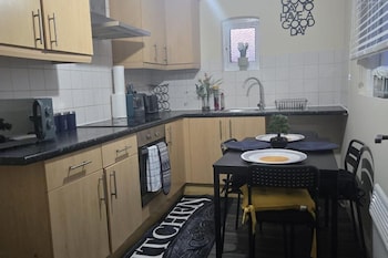 2 Bed - Sleeps 6 - Private Balcony - City Centre,,3 star