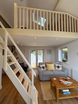 honey bee cottage tiny house welshpool