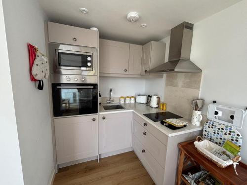 honey bee cottage tiny house welshpool
