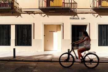 Limehome Sevilla Calle Pureza,,3 star