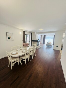 sunny bay apartments