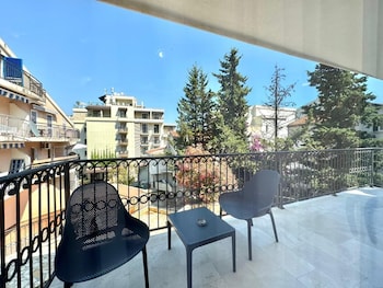 sunny bay apartments