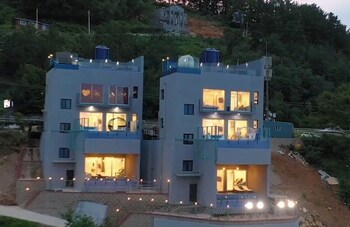 Exit Full Villa,,2 star