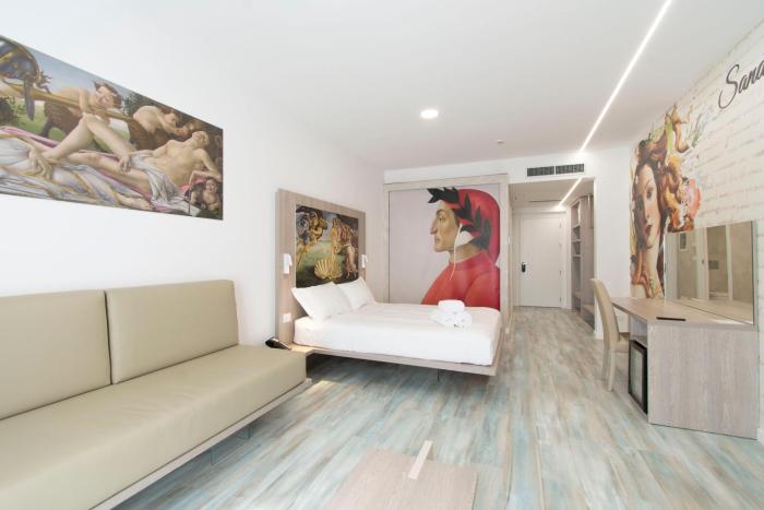 max motel art gallery room