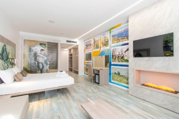 max motel art gallery room