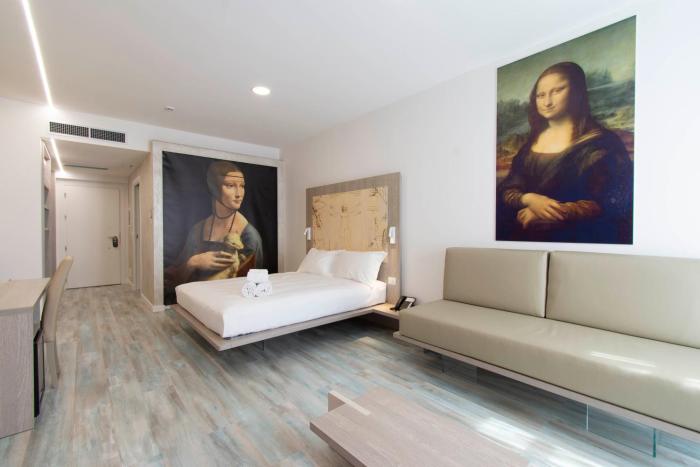 max motel art gallery room