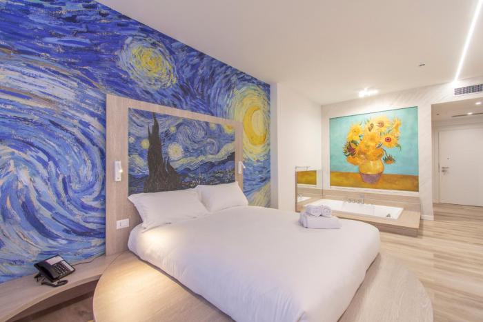max motel art gallery room