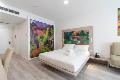 max motel art gallery room