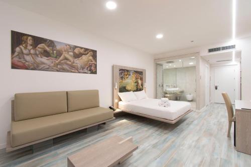 max motel art gallery room