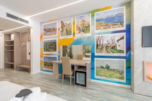 max motel art gallery room