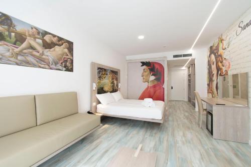 max motel art gallery room