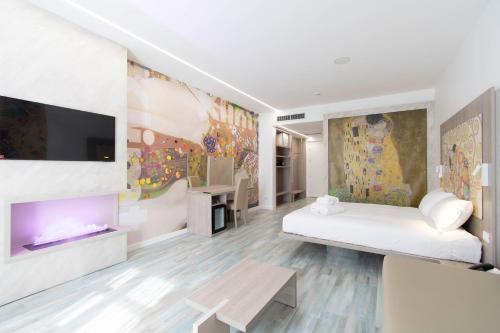 max motel art gallery room