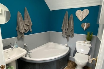 cottage sleeps 4 pet friendly terrace