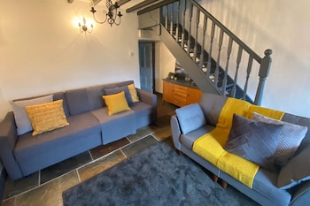 cottage sleeps 4 pet friendly terrace