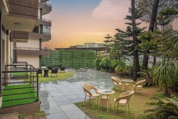 solace suites hotel and banquets
