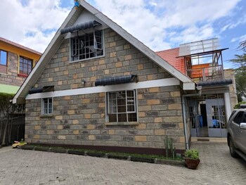 lux suites weavers haven guest house