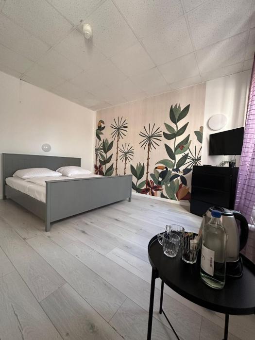 art rock airport hotel