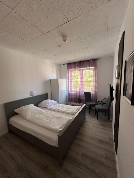 art rock airport hotel