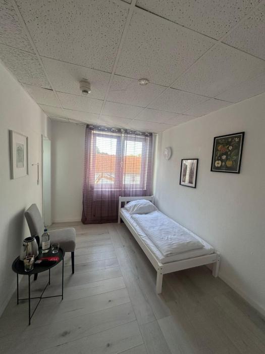 art rock airport hotel