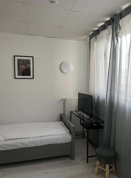 art rock airport hotel