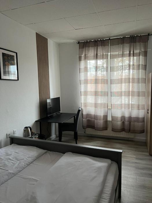 art rock airport hotel